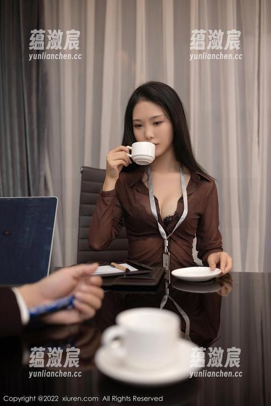 在线欣赏抖娘利世的旅拍：会有人认真研究这图片背后的假期吗？