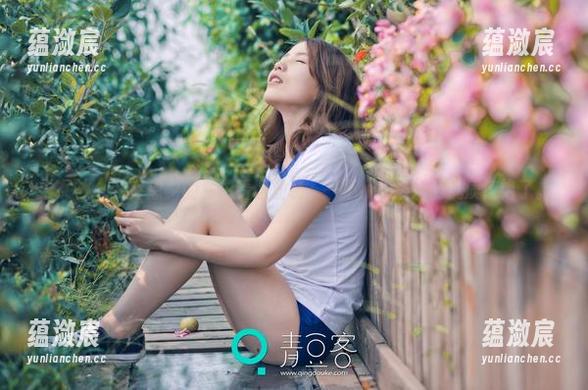 推女神 - 从乔恩夕的私拍看职业装，一不小心被她的气质惊艳了。