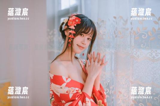 最新写真：星黛鹿鹿i的温柔，像是翻开了一本睡着的书，字里行间却藏着好几种情绪。