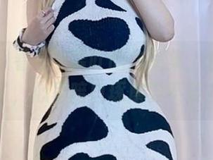 微密圈 – 看是可馨吖的作品集，套装资源都太强了，心里暗自琢磨要不要去买……