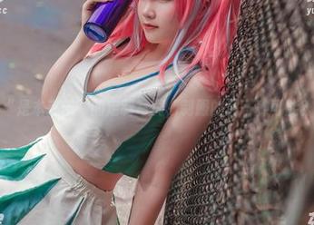 “是本末末”的定制写真，制服的另一种可能？