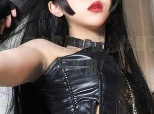 果咩酱w的麻衣校服作品，炸裂了我内心的小太阳！