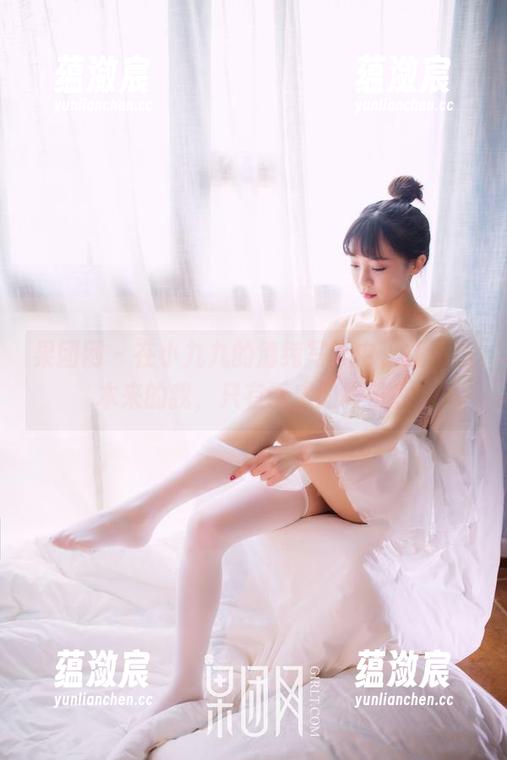 果团网 - 在小九九的清纯写真中，找不到本来的我，只有诱惑的影子。