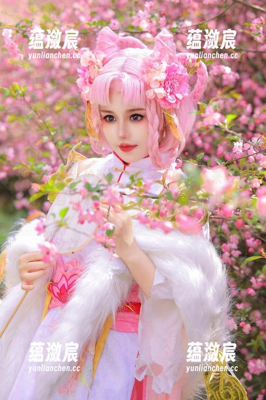 桃暖酱的私拍汉服，以飘逸的姿态来表述一种不言而喻的古风美，图片藏着小心思啊