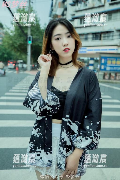 梦丝女神 - 图片分享：怎么能不关注张小雪，这样的JK与丝袜组合实在太吸引了吧？