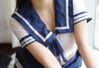 模范学院 – 夏玲蔓的清纯私拍，给你一种想保护她的冲动