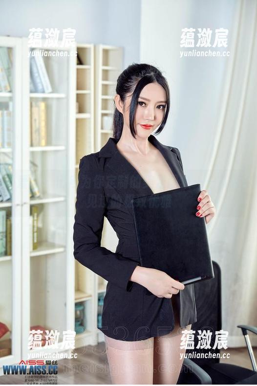 爱丝 - 何冉为你定制的美足图集——从未见过的极致优雅