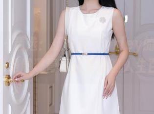 秀人网 – 精选：伍晓丽Shirley的体操服，究竟是展现青春还是隐喻人生百态？
