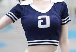 秀人网 – 精选美图：周周不吃香菜在棉袜与想象的交界处