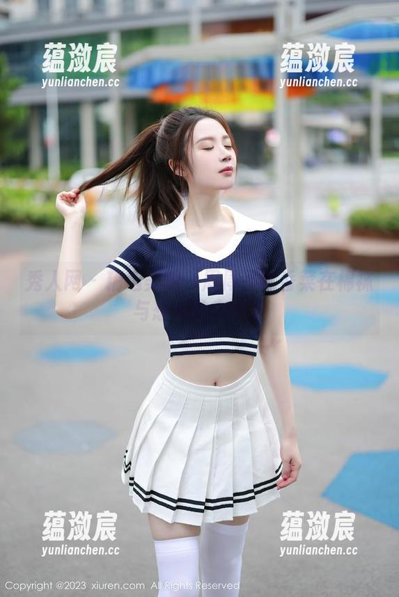 秀人网 - 精选美图：周周不吃香菜在棉袜与想象的交界处