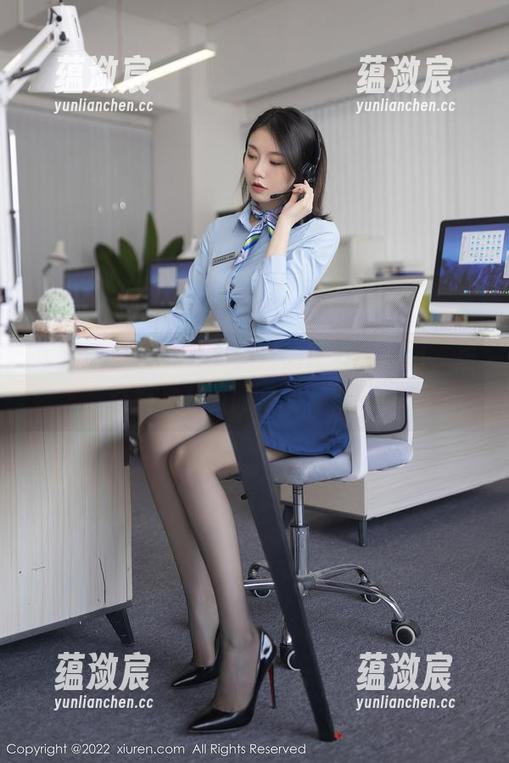 秀人网 - 跑去瞧夏旖诺的比基尼图包，居然有种扑面而来的“夏”！