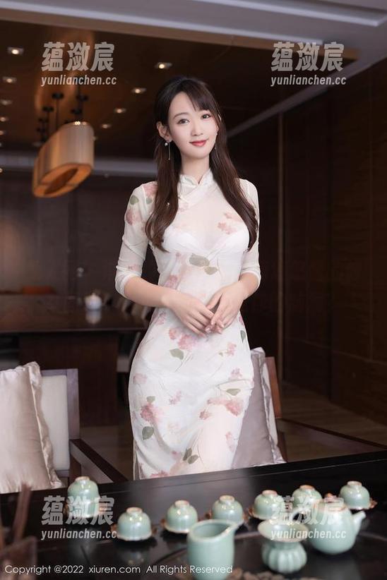 秀人网 - 渐变的黑与白，萝莉悠悠酱的修女图册，是挑战常规还是你的脑洞？