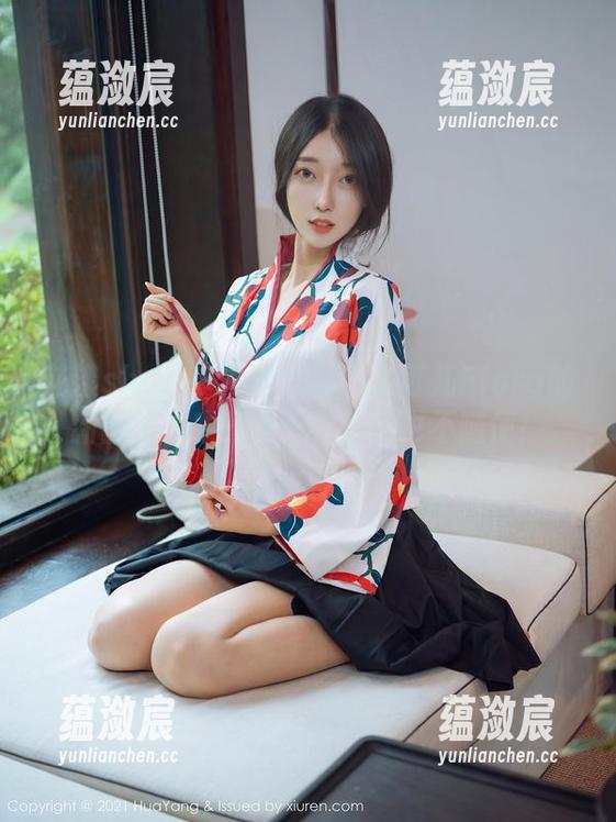 花漾show - 奶牛主题？朱可儿Flora的新图包，牛气冲天，穿搭也不随便！