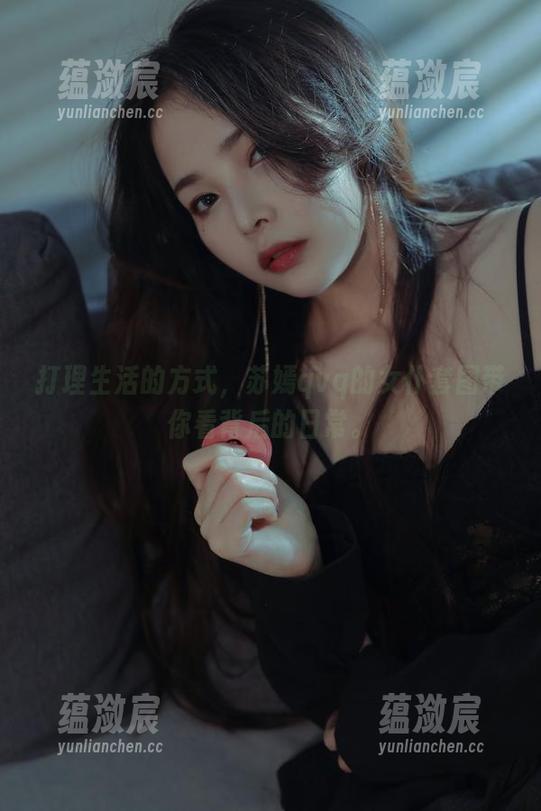 打理生活的方式，苏嫣qvq的女仆套图带你看背后的日常。