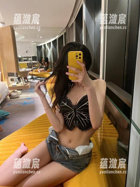 葛征 微密圈 - 葛征的JK百褶裙在线——我躲在裙子后面,算不算隐秘?