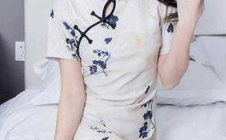 袜啵啵 – 只需一张小安的浴室图片分享，撩动心弦的水花四溅