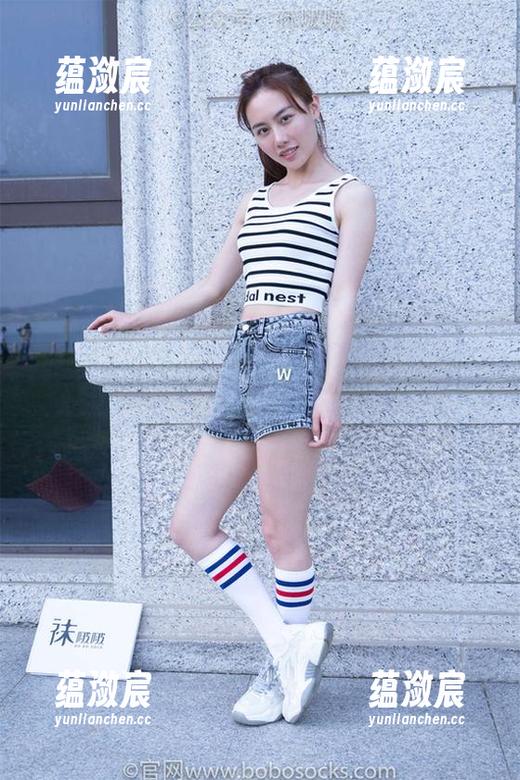 袜啵啵 - 学姐小沫的私房写真：你敢说图书馆不香？