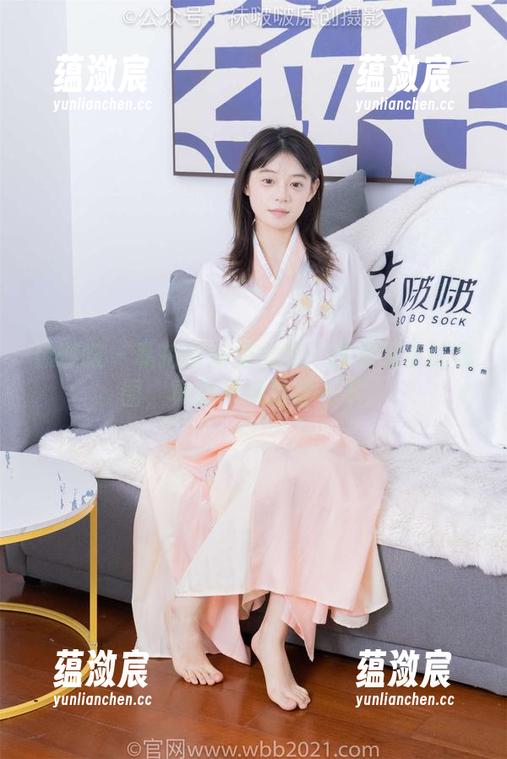 袜啵啵-瑶瑶 袜啵啵 - 私拍瑶瑶兔女郎:这超现实的氛围,真想持续发酵一下。