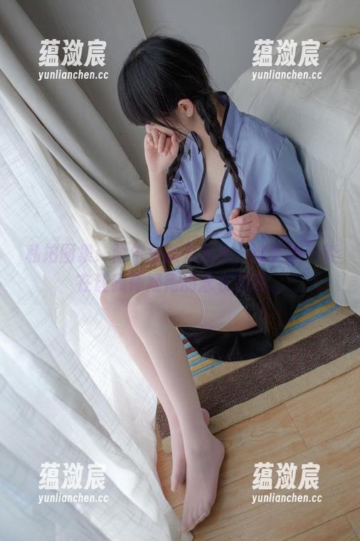 私拍图集：西尔酱的死库水，这姿态…实在让我怀疑她的泳衣选项。