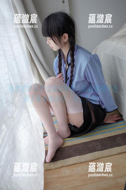 西尔酱穿黑丝校服的图包，真心觉得这是属于青春的诠释，马上下载！