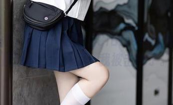 语画界 – 最新一辑允儿Claire黑丝制服原图，呃，不说了，我被击中了。