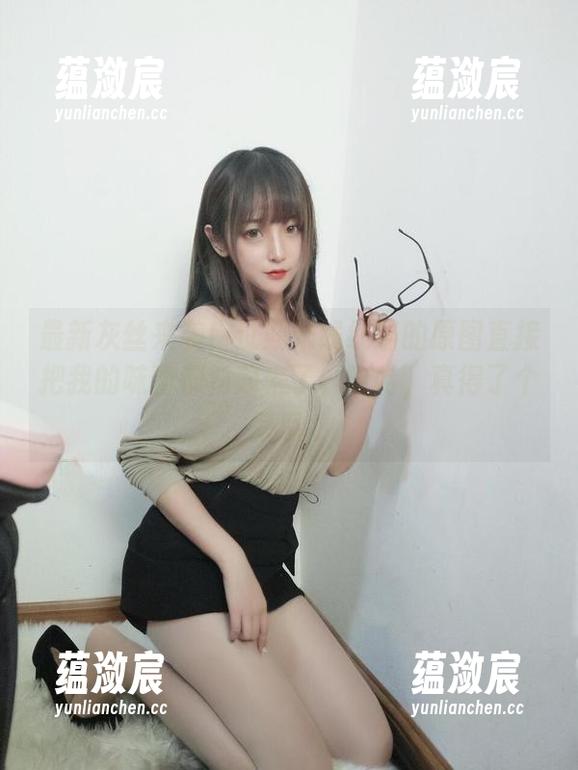 最新灰丝来袭！过期米线线喵的原图直接把我的味蕾都勾起来了，哈哈，真得了个呆瓜。