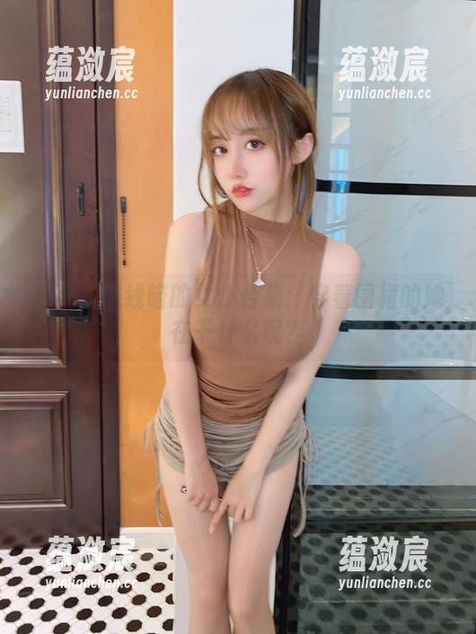 过期米线线喵的女仆合集：穿着围裙的她在干什么呢？