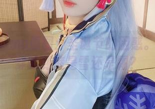霜月shimo原图：圣诞节的困惑。今年我穿的到底是雪还是霜？