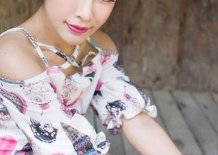 魅妍社 – Olivia童安琪的校服合集，让人不小心就点进去观看了，轻轻松松就被吸引了。
