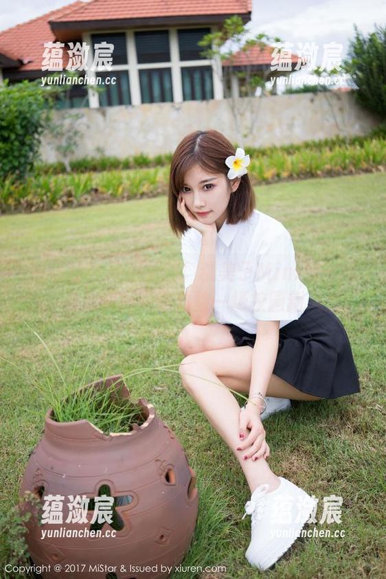 魅妍社 - 校服新解！糯美子Mini统一战线：最新美图带你体验一场校园新风潮！