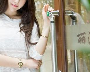 魅妍社 – 陈嘉嘉Tiffany私拍套图，穿上内衣后，我都不好意思直视了…