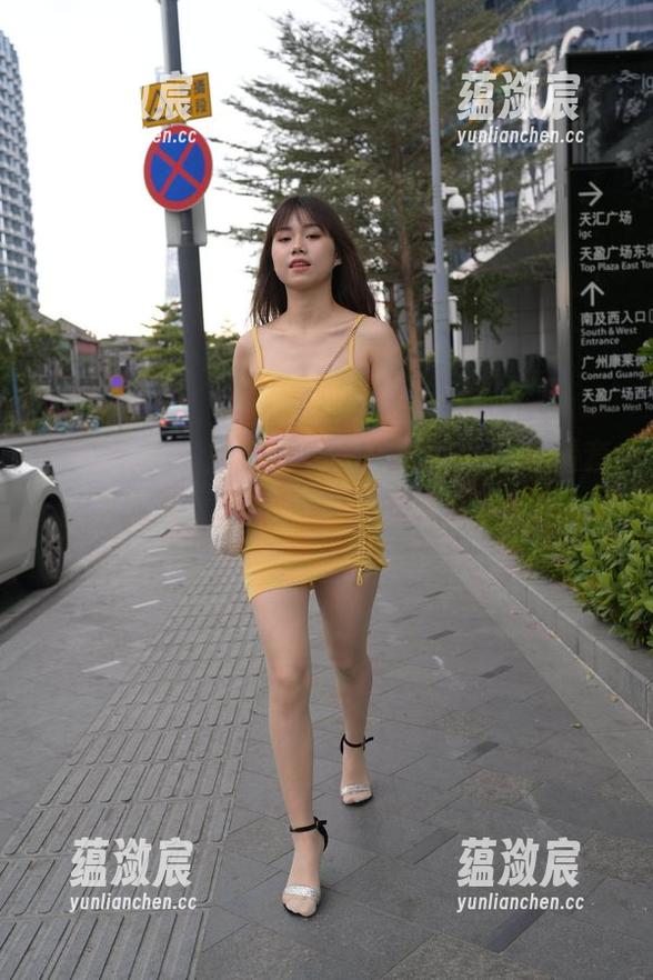魔镜街拍-楼楼 魔镜街拍 - 白色连衣裙搭配楼楼,高清套图又炸裂,羡慕嫉妒恨就问你怕不怕!