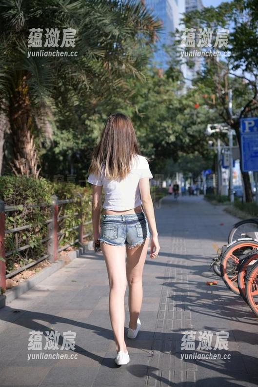 商场小窃喜——魔镜街拍黑丝OL合集，默默关注就够了
