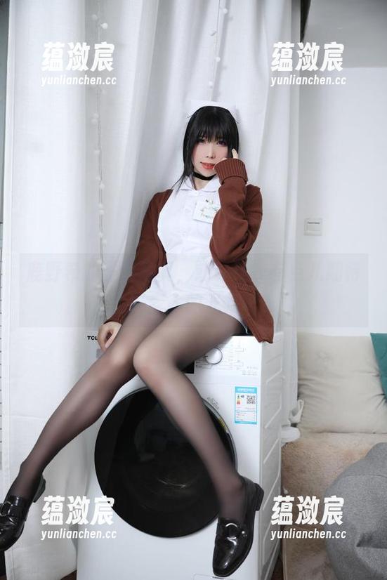 鹿野希的圣诞写真，或许让我有点儿期待圣诞老人的光临吧？